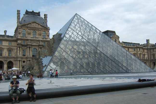 louvre pyramid