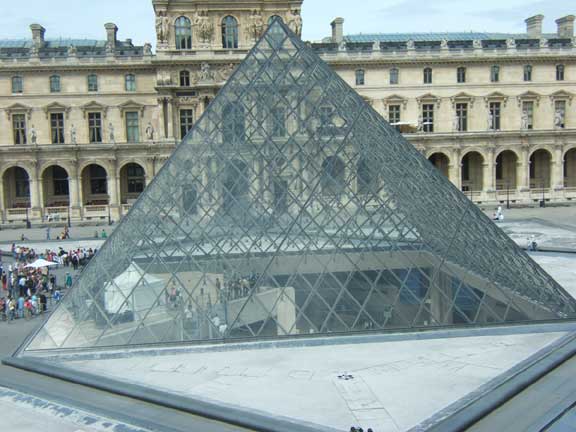 louvre pyramid